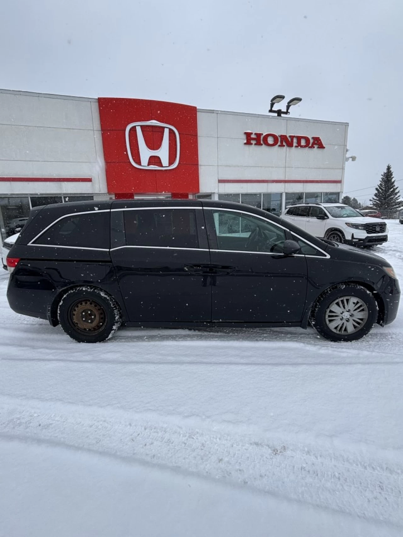 2016 Honda Odyssey LX Main Image