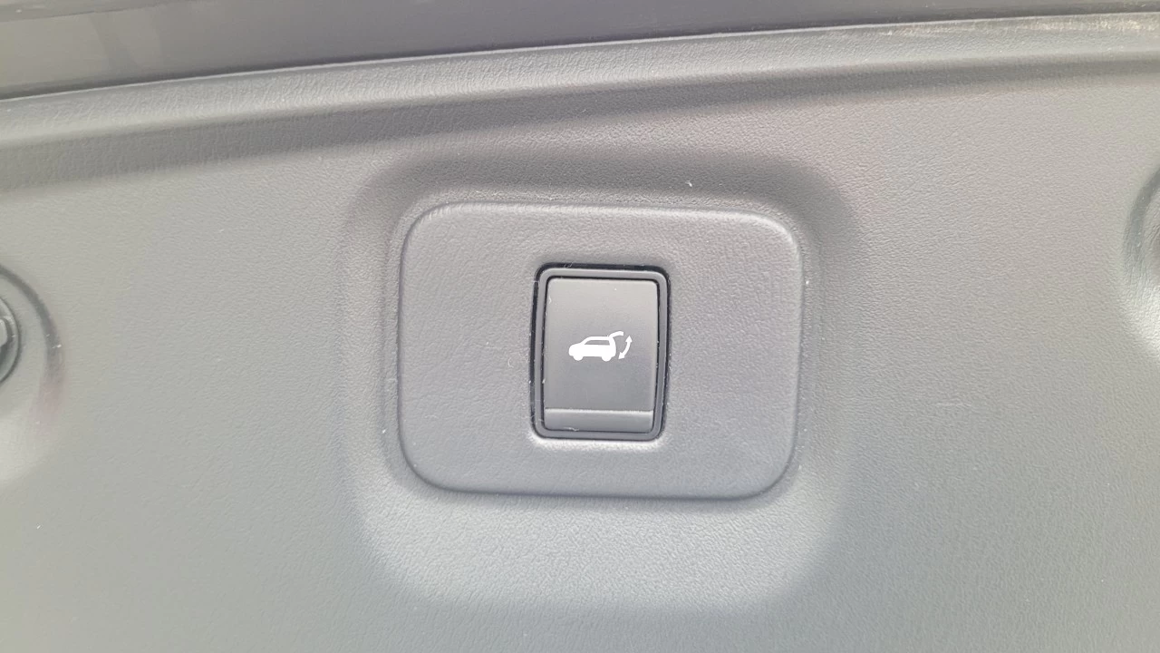 2018 Nissan Pathfinder SL Main Image