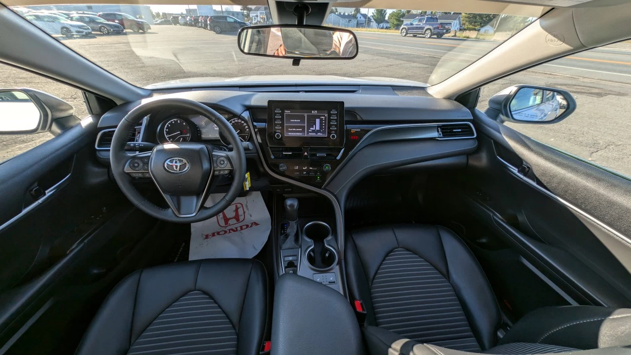 2023 Toyota Camry SE Main Image