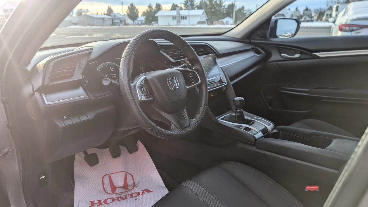 2016 Honda Civic LX Image principale