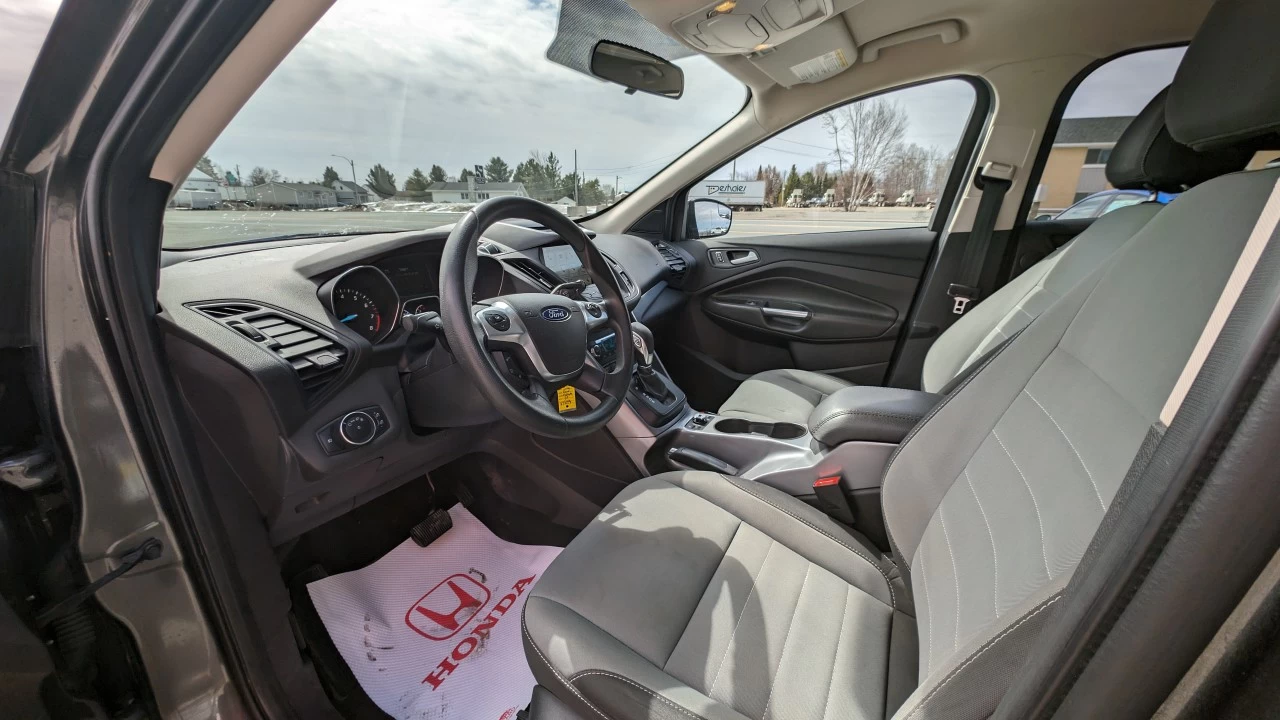 2016 Ford Escape SE Main Image