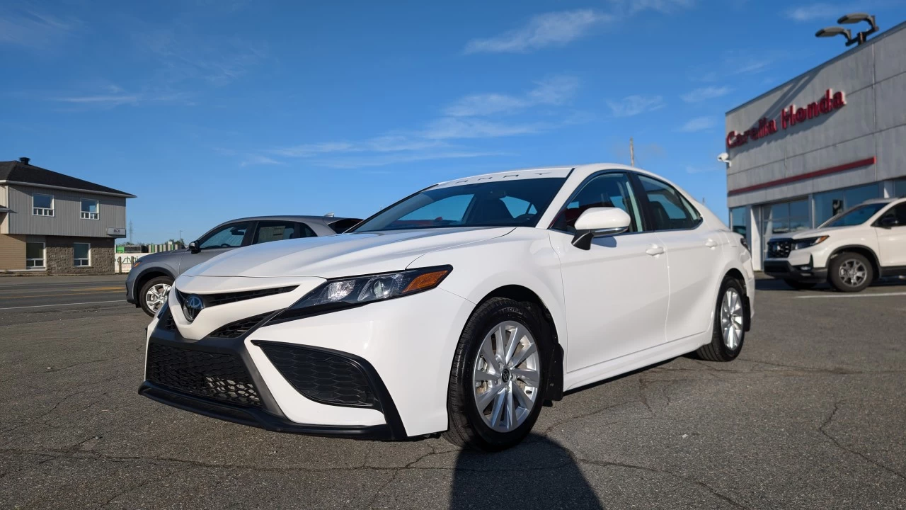 2023 Toyota Camry SE Main Image